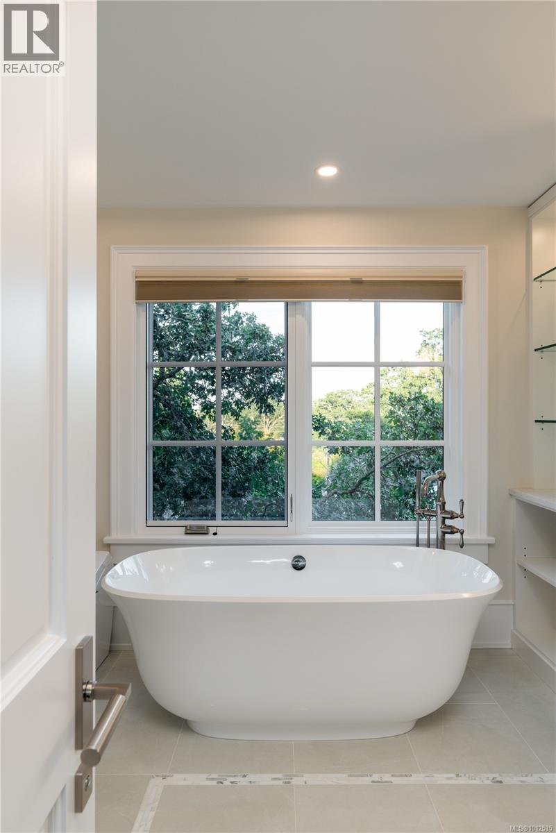  2175 Granite Street, Oak Bay