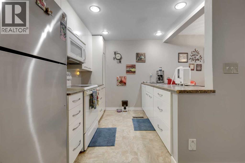 Photo 10 of 17 41 Glenbrook Crescent, Cochrane AB