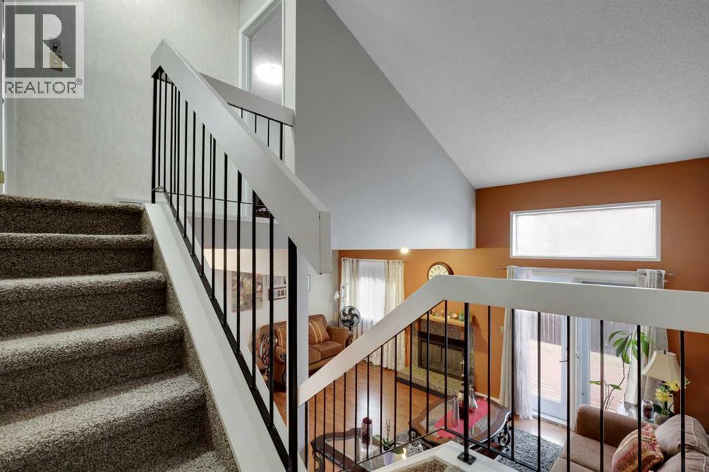 Photo 15 of 17 41 Glenbrook Crescent, Cochrane AB