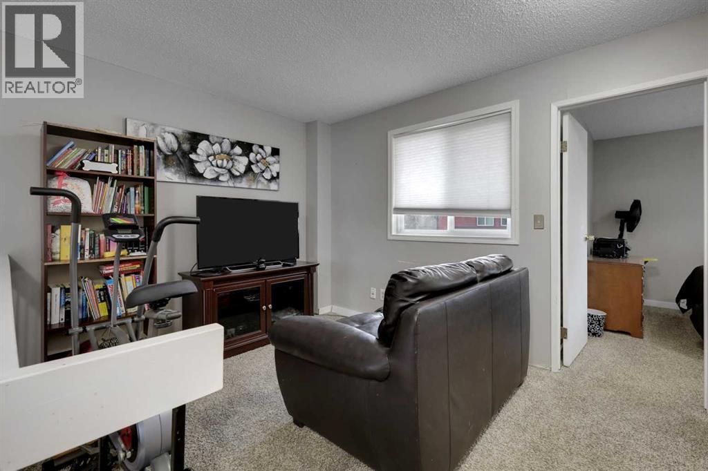 Photo 18 of 17 41 Glenbrook Crescent, Cochrane AB