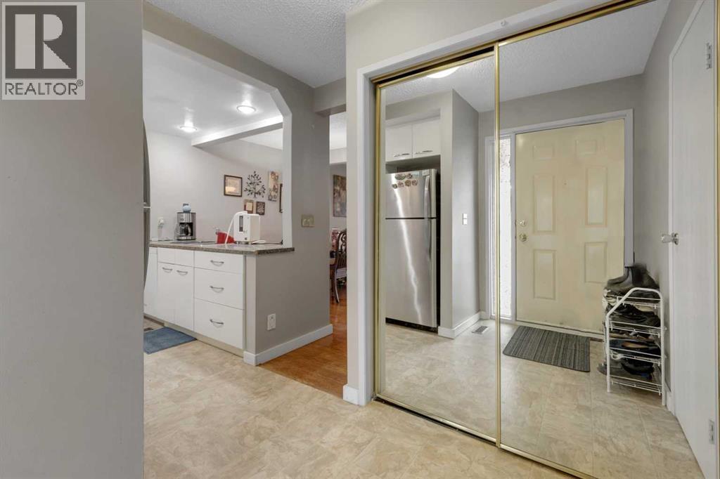 Photo 4 of 17 41 Glenbrook Crescent, Cochrane AB