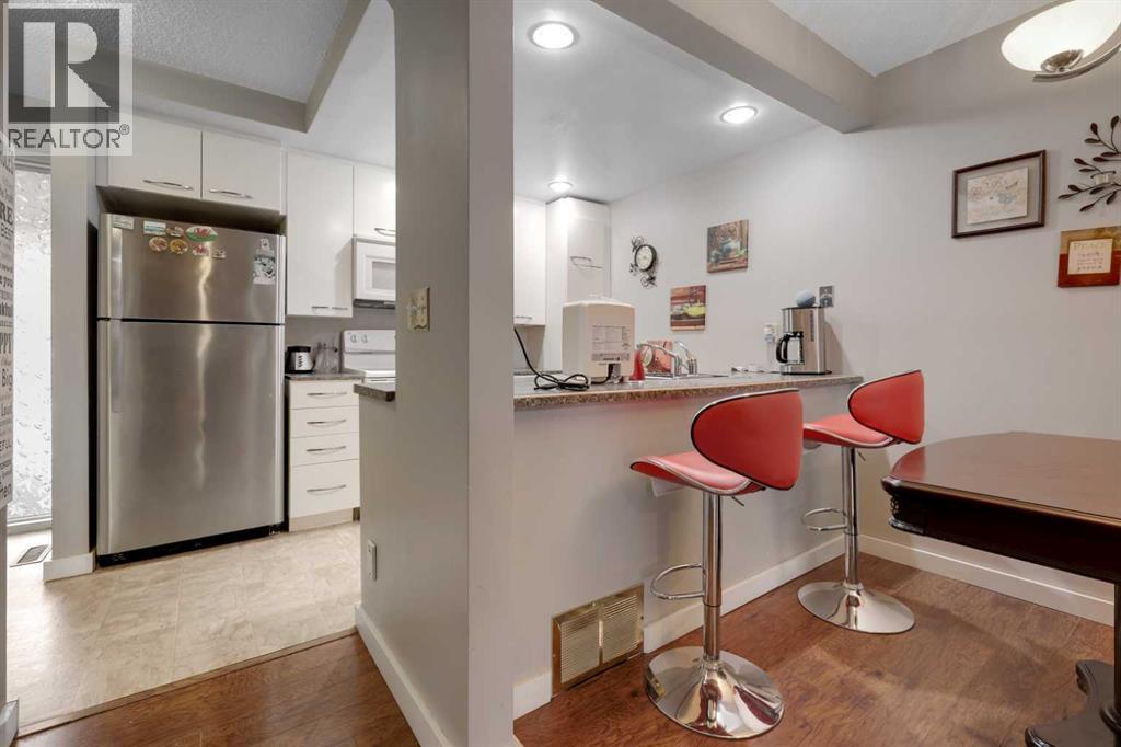 Photo 8 of 17 41 Glenbrook Crescent, Cochrane AB