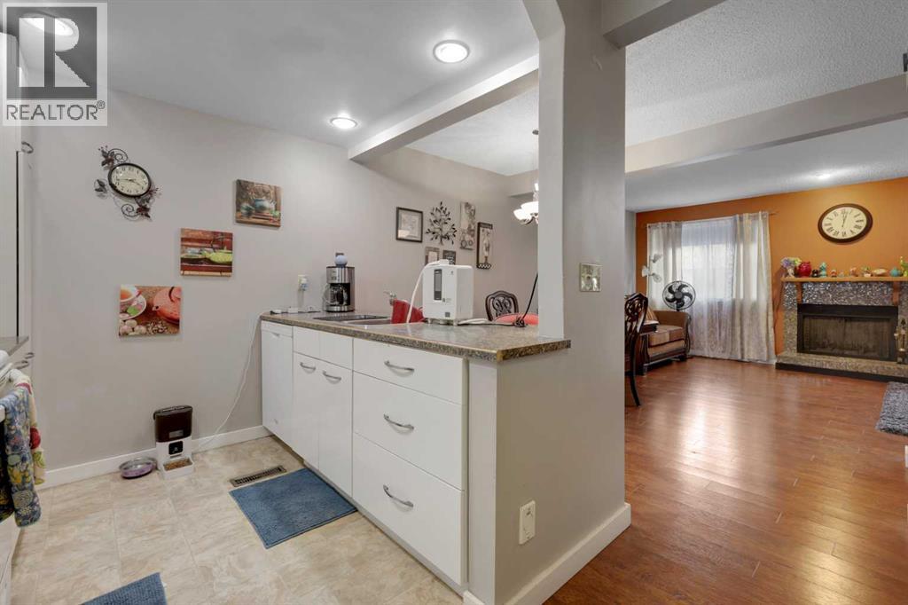Photo 9 of 17 41 Glenbrook Crescent, Cochrane AB