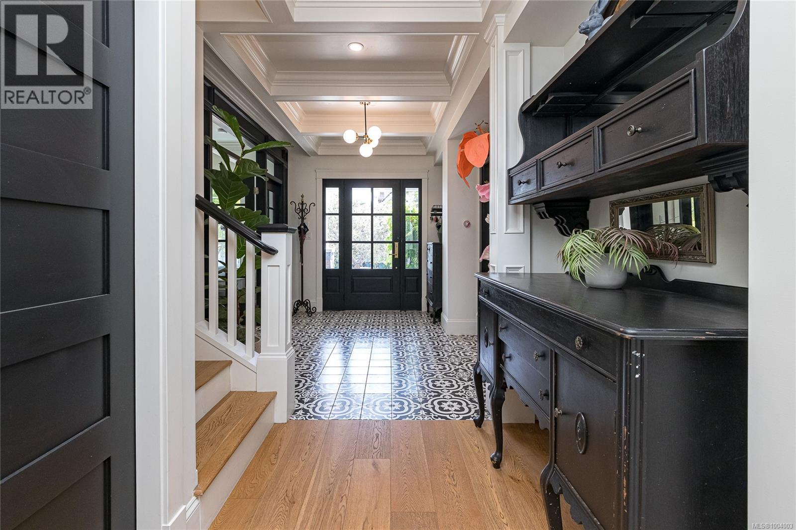Photo 7 of 1150 Mcclure St, Victoria BC