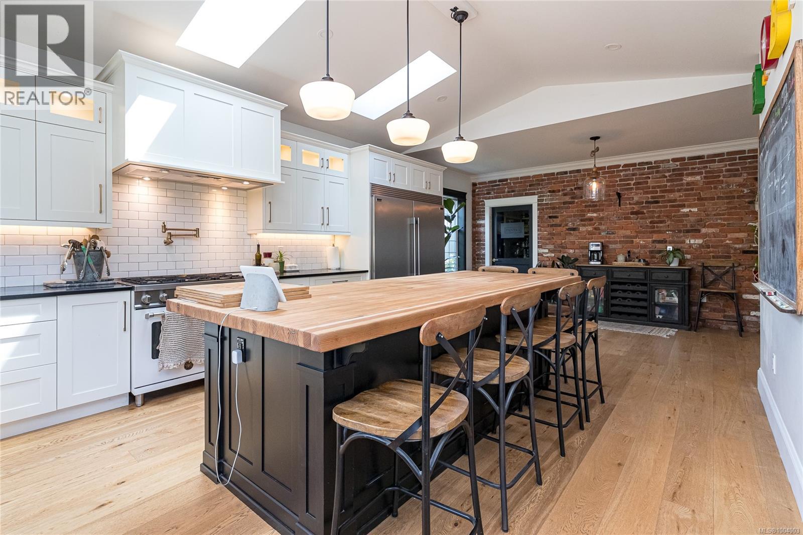 Photo 19 of 1150 Mcclure St, Victoria BC