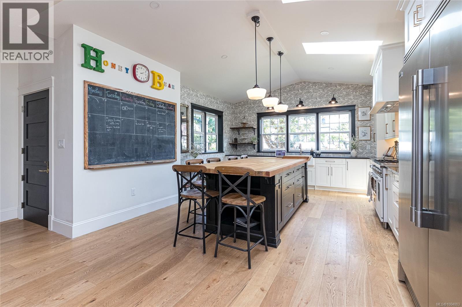 Photo 16 of 1150 Mcclure St, Victoria BC