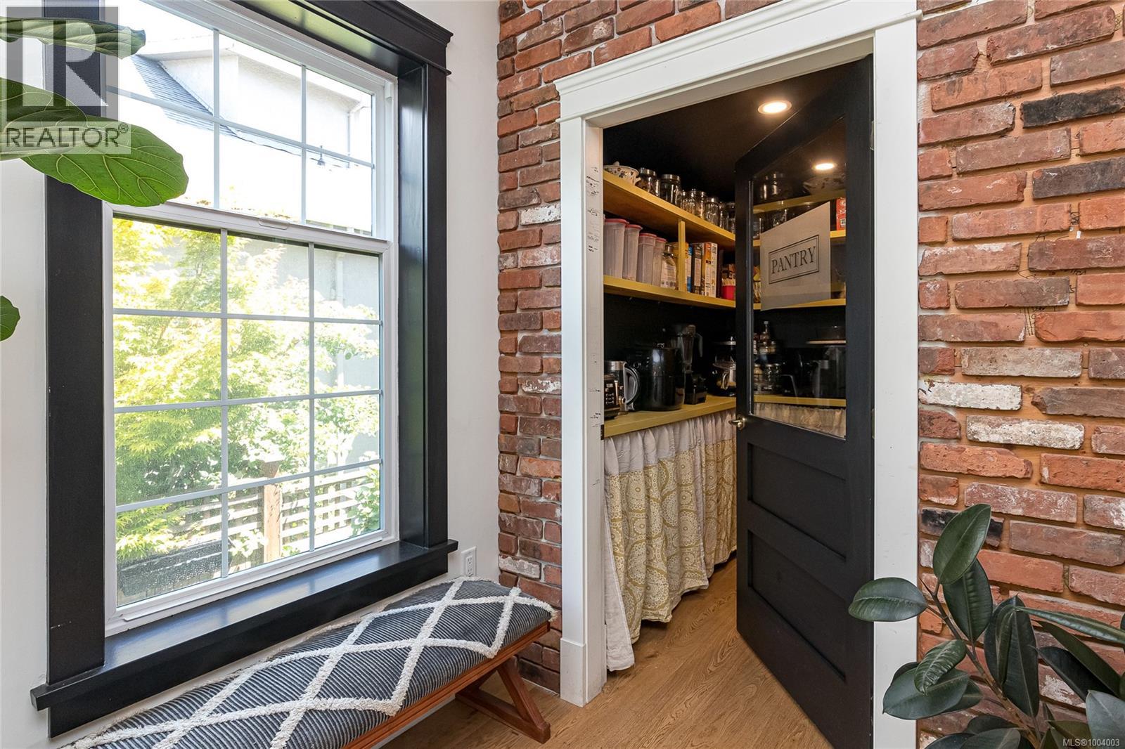 Photo 23 of 1150 Mcclure St, Victoria BC