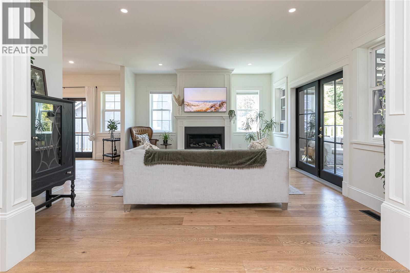 Photo 8 of 1150 Mcclure St, Victoria BC