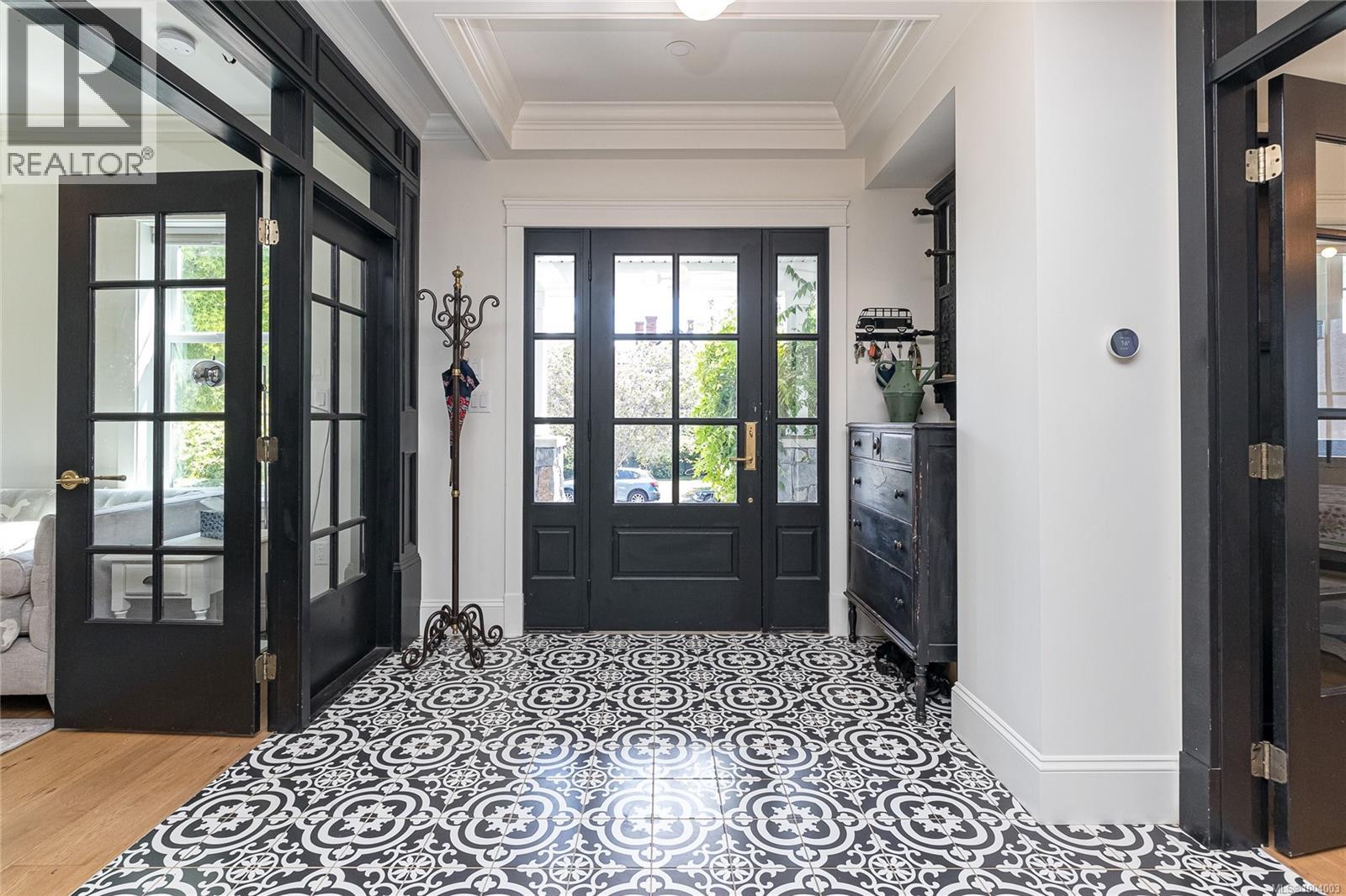 Photo 6 of 1150 Mcclure St, Victoria BC