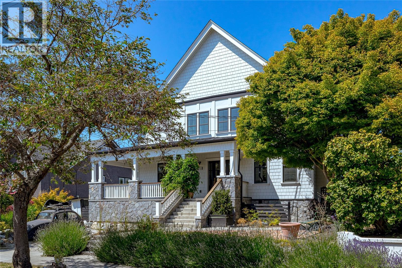 Photo 1 of 1150 Mcclure St, Victoria BC