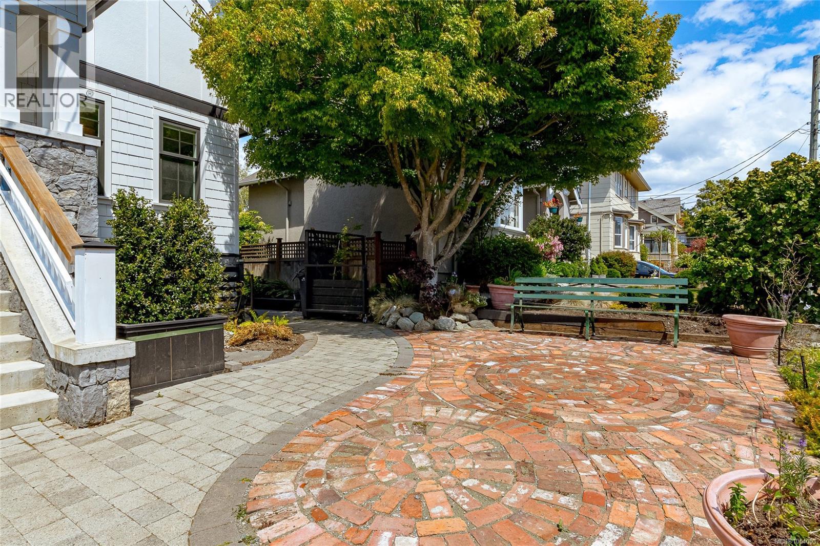 Photo 54 of 1150 Mcclure St, Victoria BC