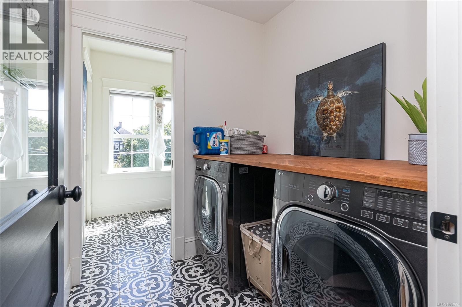 Photo 43 of 1150 Mcclure St, Victoria BC