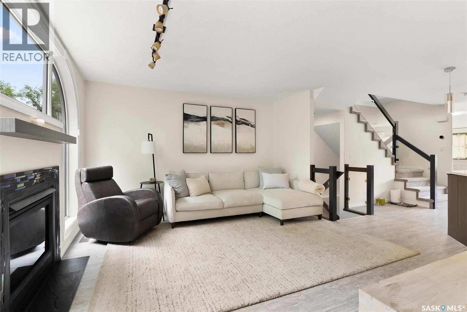 Photo 2 of 2265 Queen Street, Regina SK