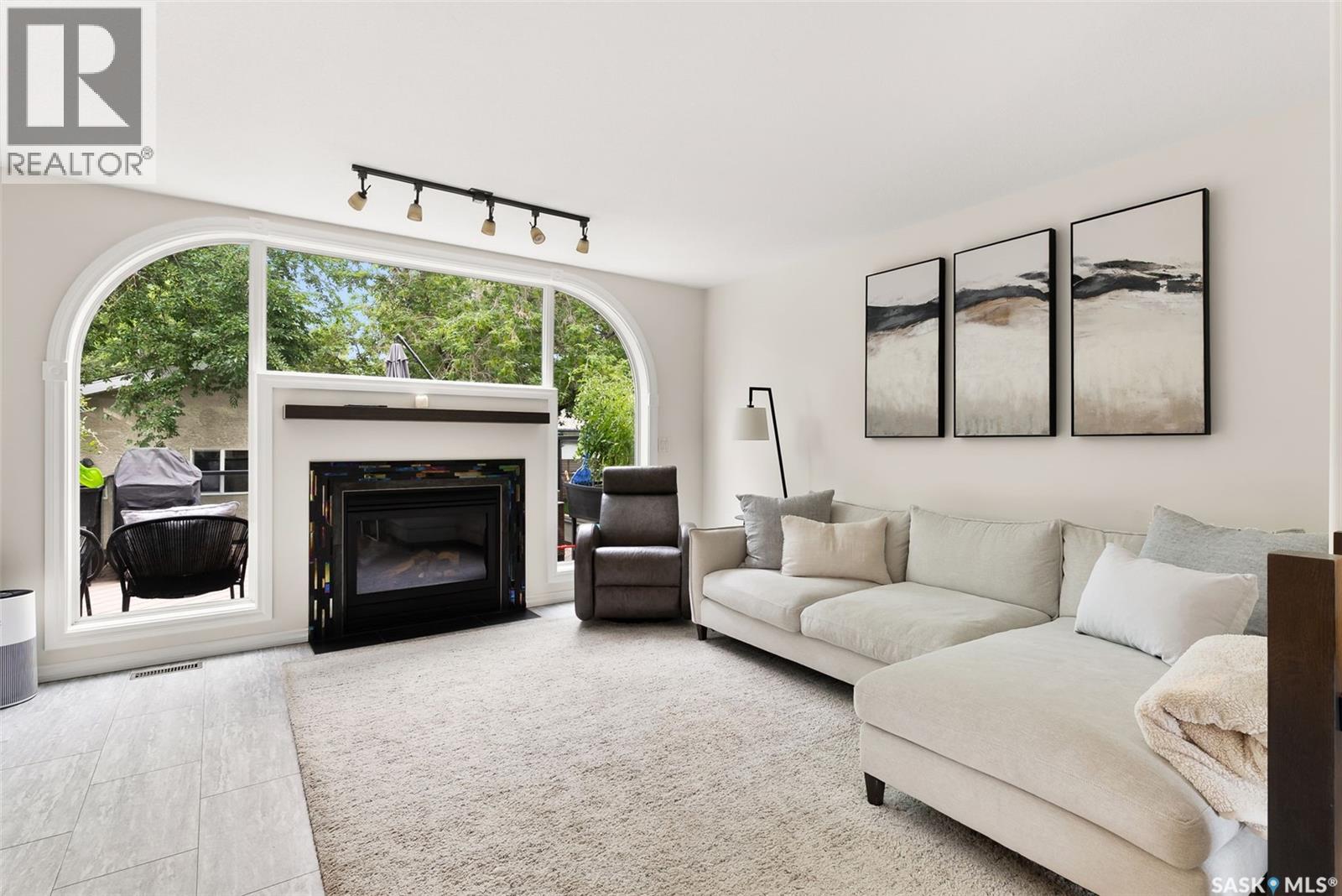 Photo 5 of 2265 Queen Street, Regina SK