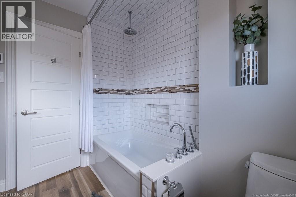 Photo 23 of 94 Adis Avenue, Hamilton ON