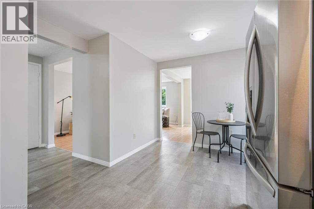 Photo 17 of 71 Moss Place, Guelph ON