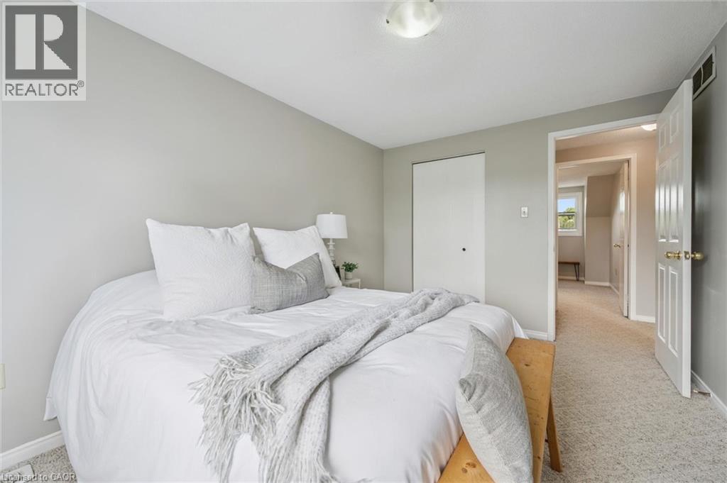Photo 23 of 71 Moss Place, Guelph ON