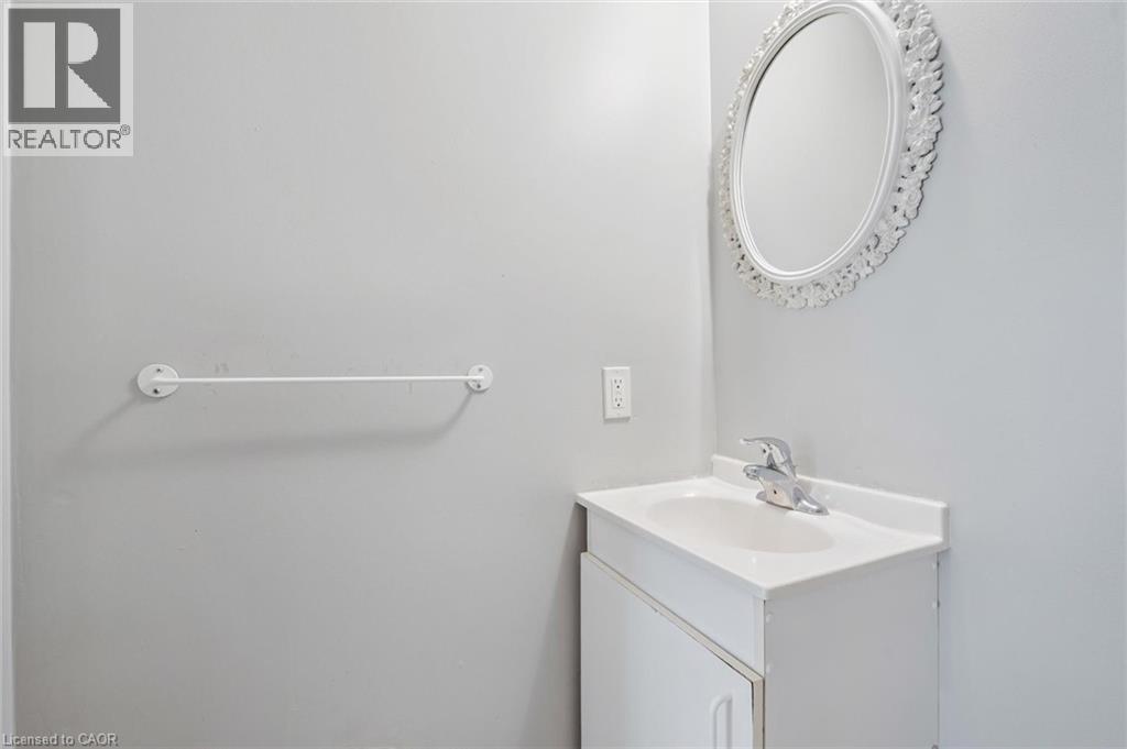 Photo 33 of 71 Moss Place, Guelph ON