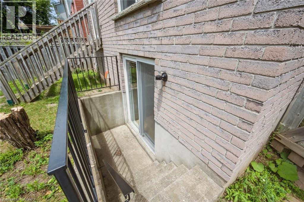 Photo 40 of 71 Moss Place, Guelph ON