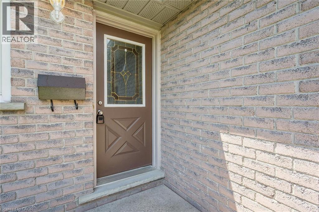 Photo 5 of 71 Moss Place, Guelph ON