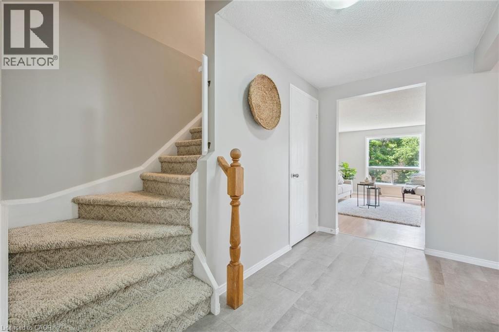 Photo 7 of 71 Moss Place, Guelph ON