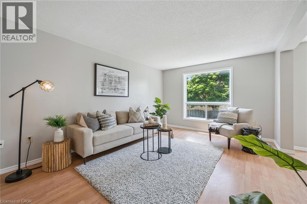 Photo 8 of 71 Moss Place, Guelph ON