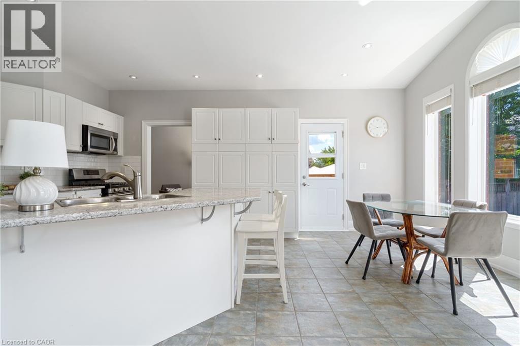 Photo 16 of 104 Davidson Boulevard, Dundas ON