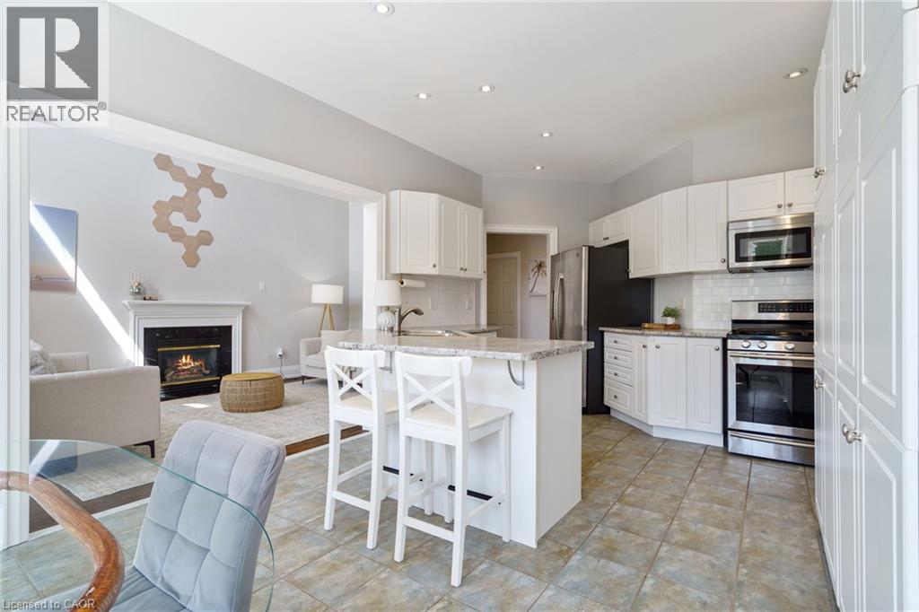 Photo 17 of 104 Davidson Boulevard, Dundas ON