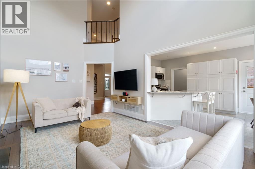 Photo 18 of 104 Davidson Boulevard, Dundas ON