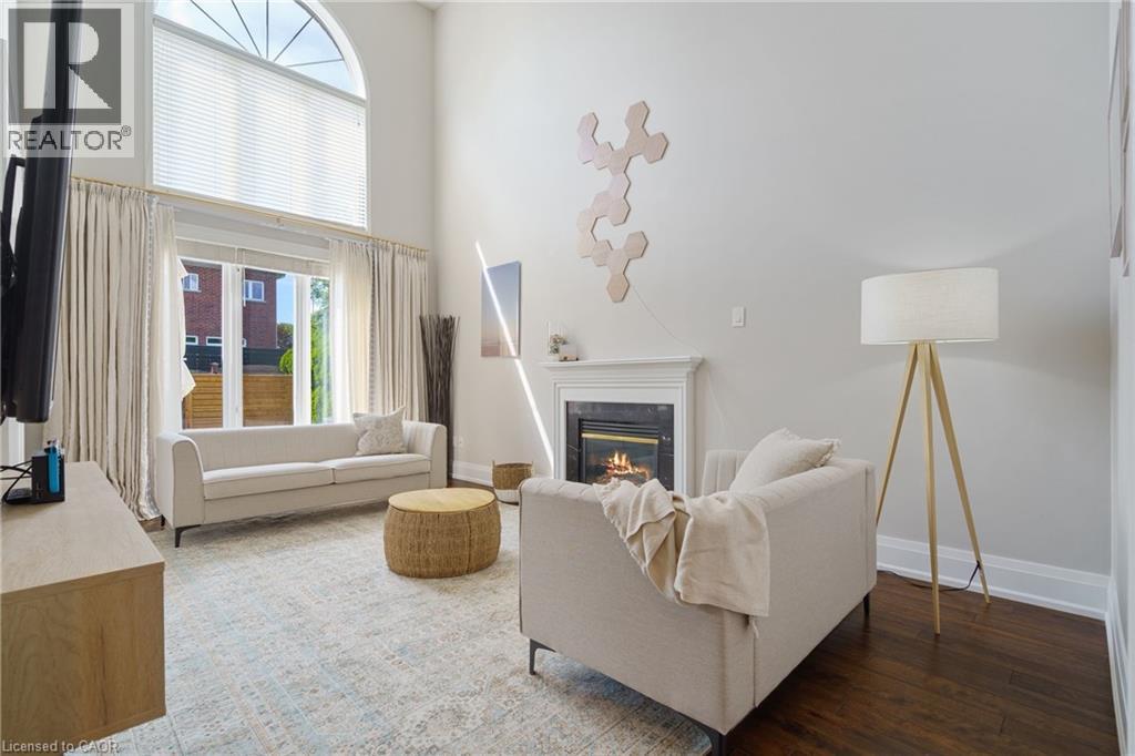 Photo 19 of 104 Davidson Boulevard, Dundas ON