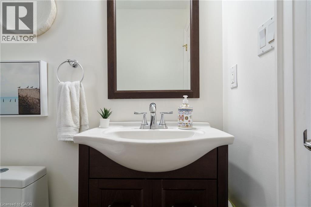 Photo 22 of 104 Davidson Boulevard, Dundas ON