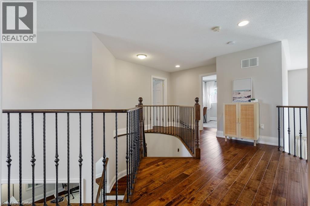 Photo 26 of 104 Davidson Boulevard, Dundas ON
