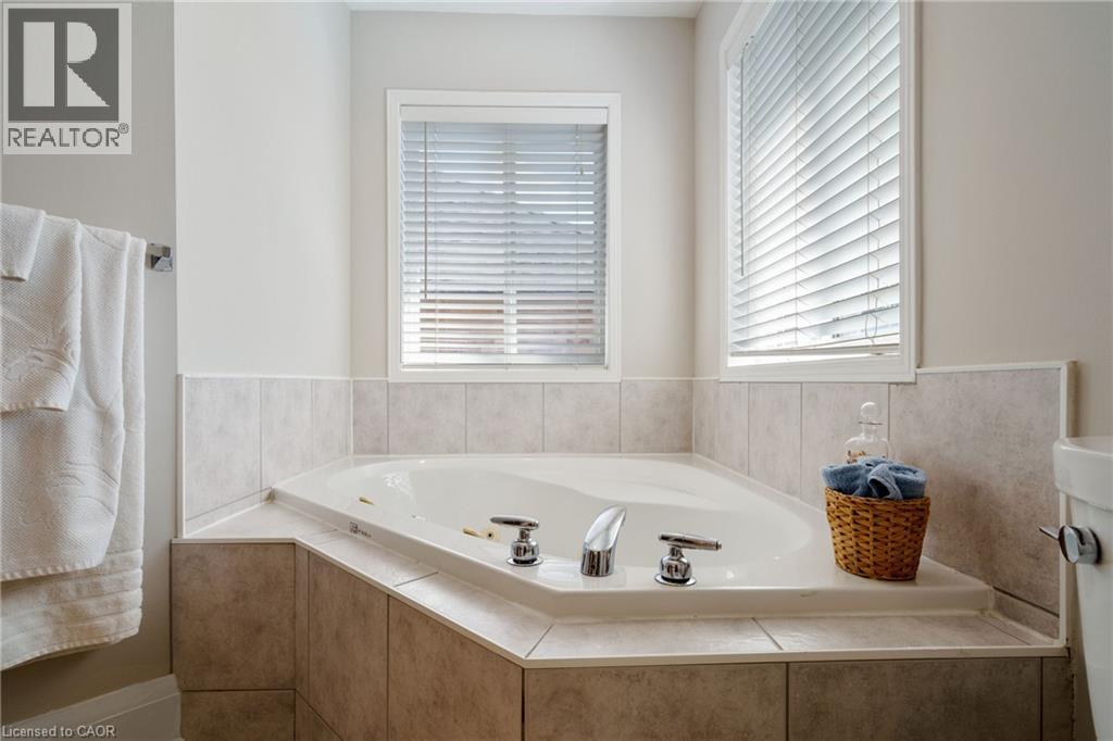 Photo 31 of 104 Davidson Boulevard, Dundas ON