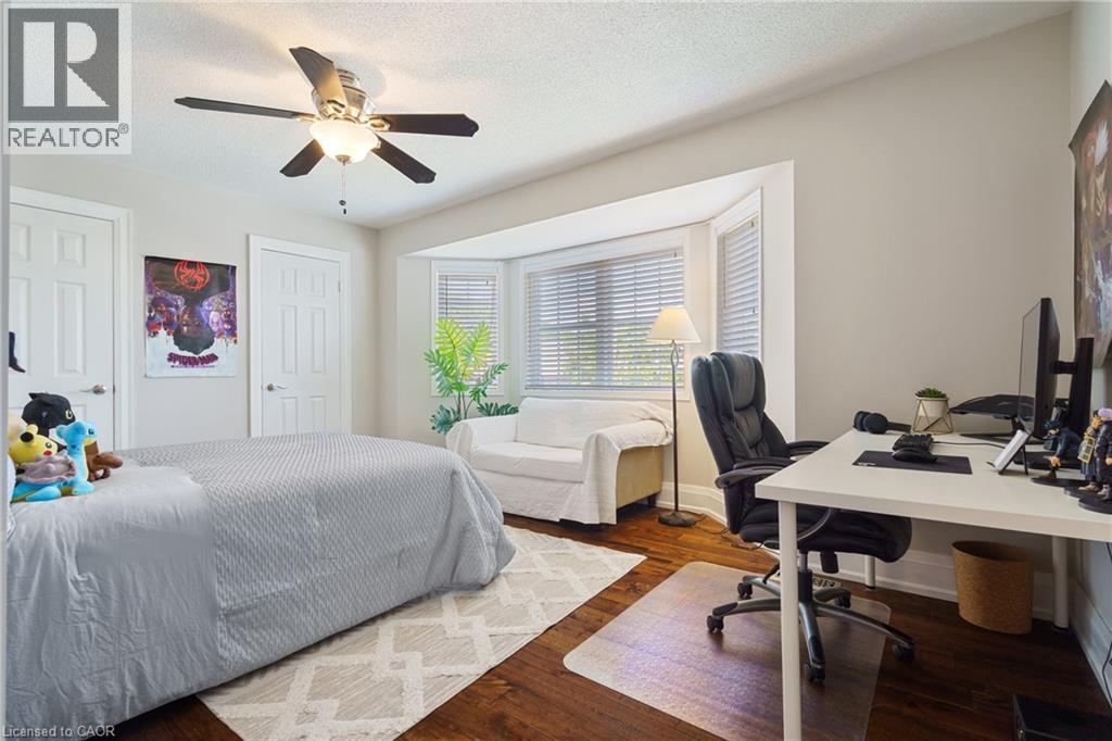 Photo 32 of 104 Davidson Boulevard, Dundas ON