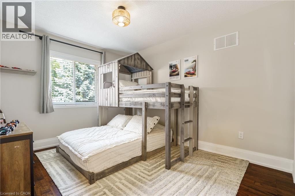 Photo 34 of 104 Davidson Boulevard, Dundas ON