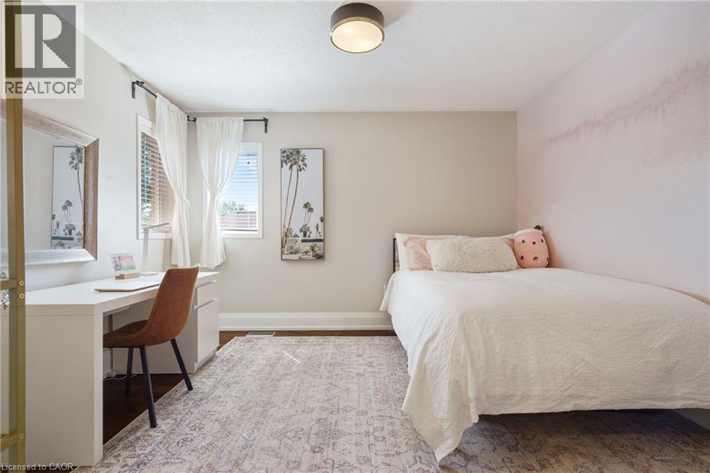 Photo 36 of 104 Davidson Boulevard, Dundas ON