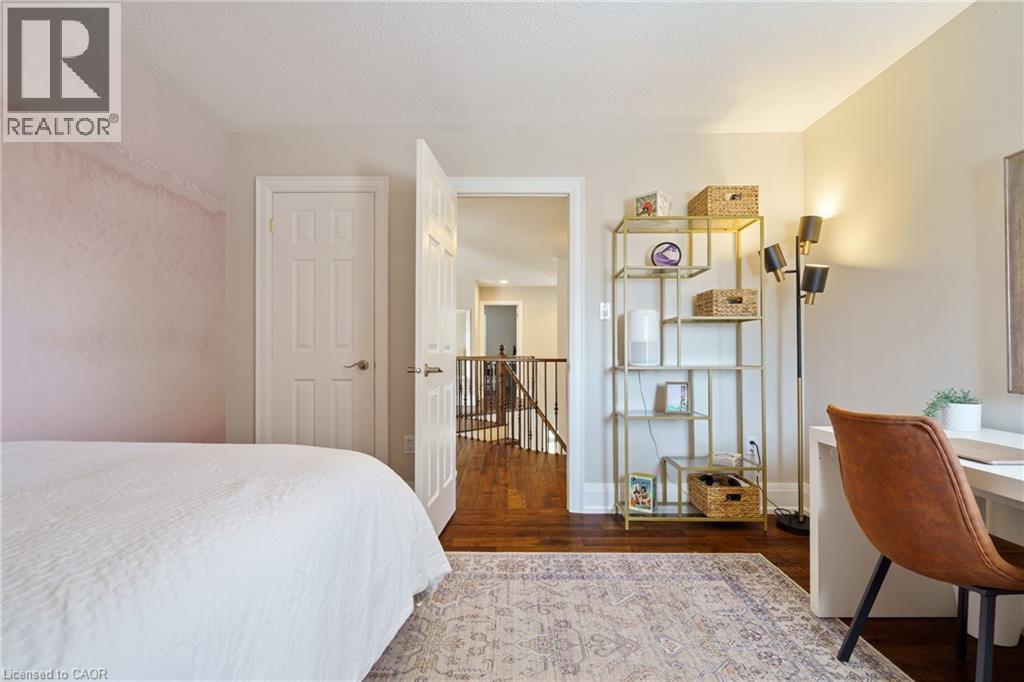 Photo 37 of 104 Davidson Boulevard, Dundas ON