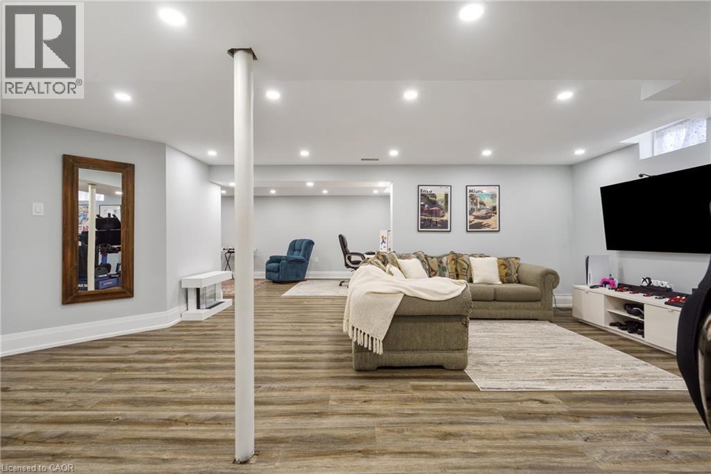Photo 42 of 104 Davidson Boulevard, Dundas ON