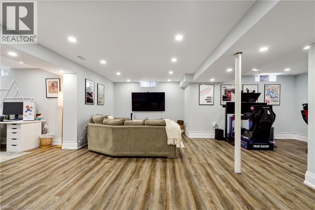 Photo 43 of 104 Davidson Boulevard, Dundas ON