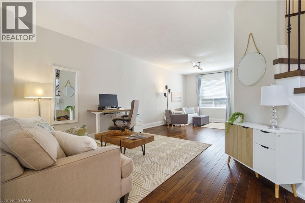 Photo 8 of 104 Davidson Boulevard, Dundas ON
