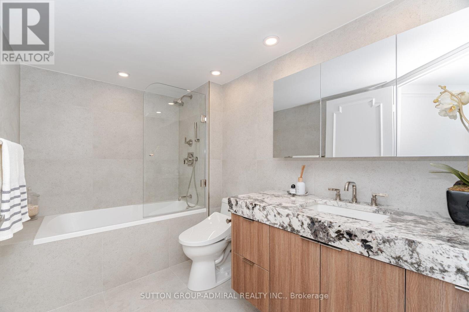 Photo 17 of 902 900 Yonge Street, Toronto ON