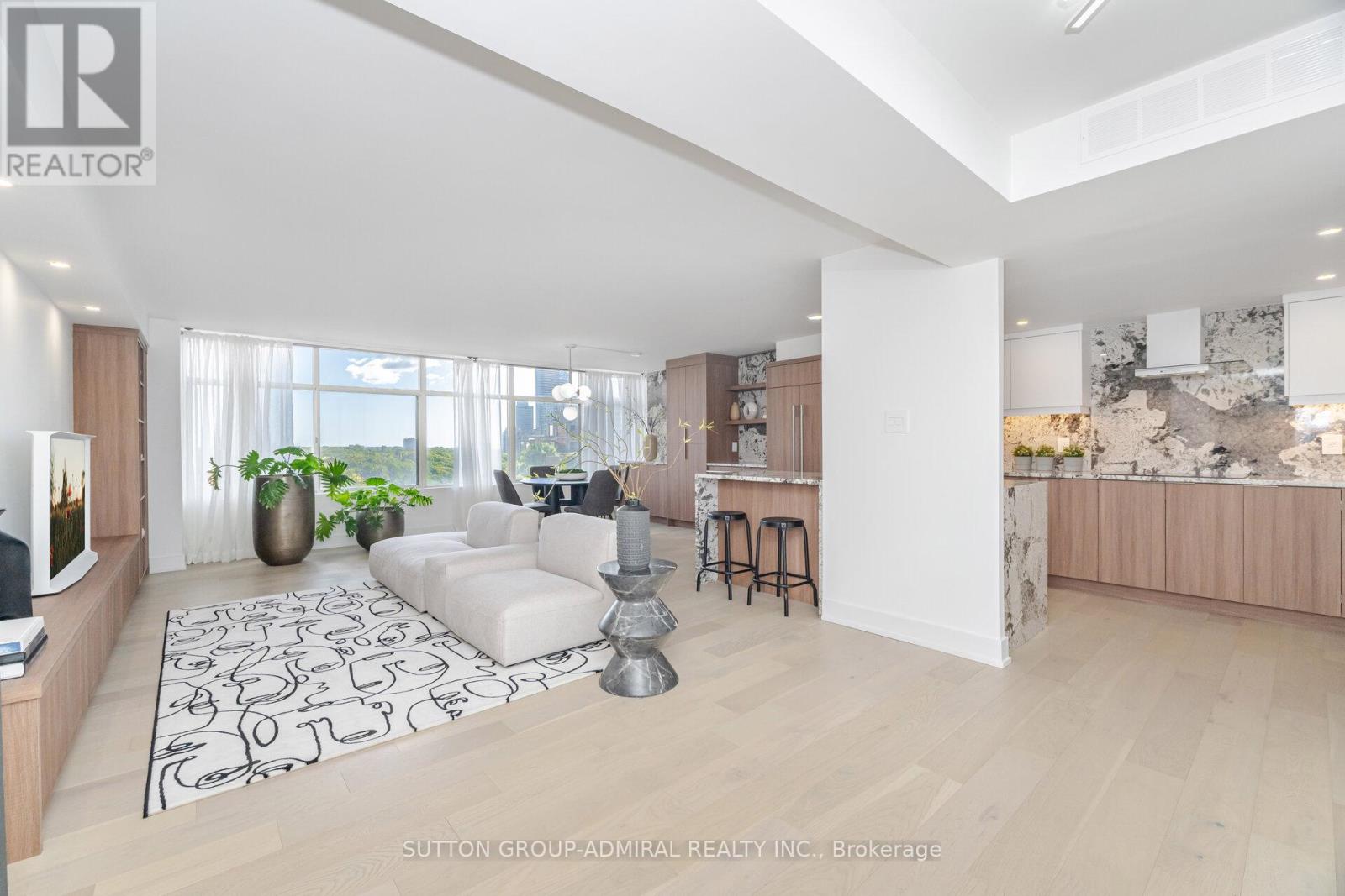 Photo 2 of 902 900 Yonge Street, Toronto ON