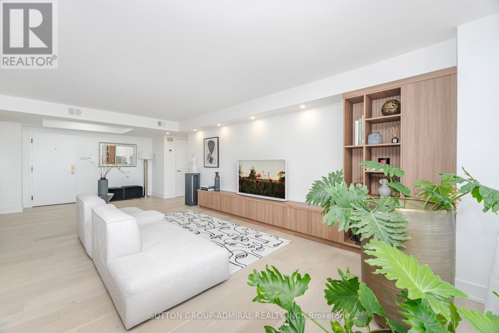 Photo 8 of 902 900 Yonge Street, Toronto ON