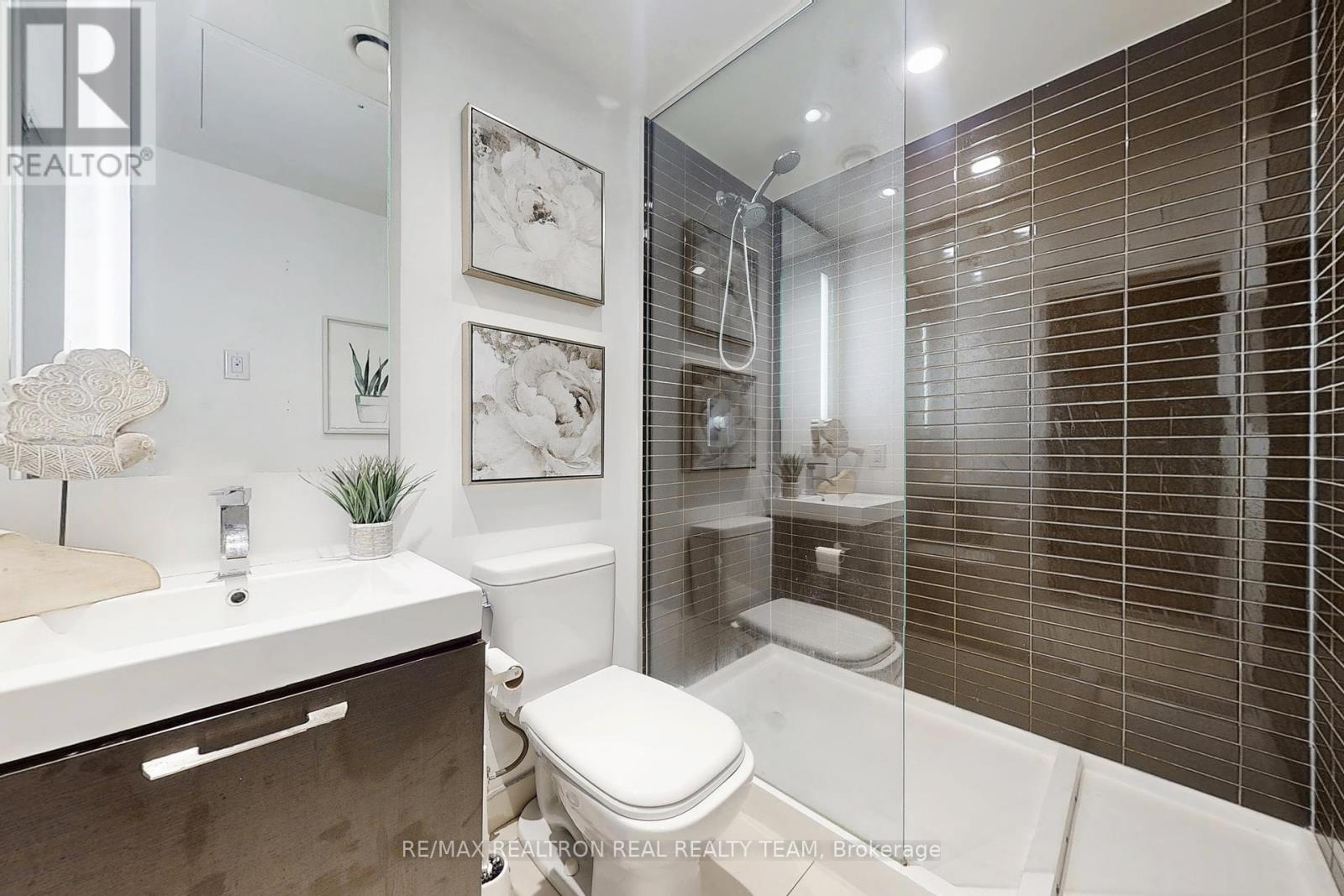 Photo 18 of 1316 629 King Street W, Toronto ON