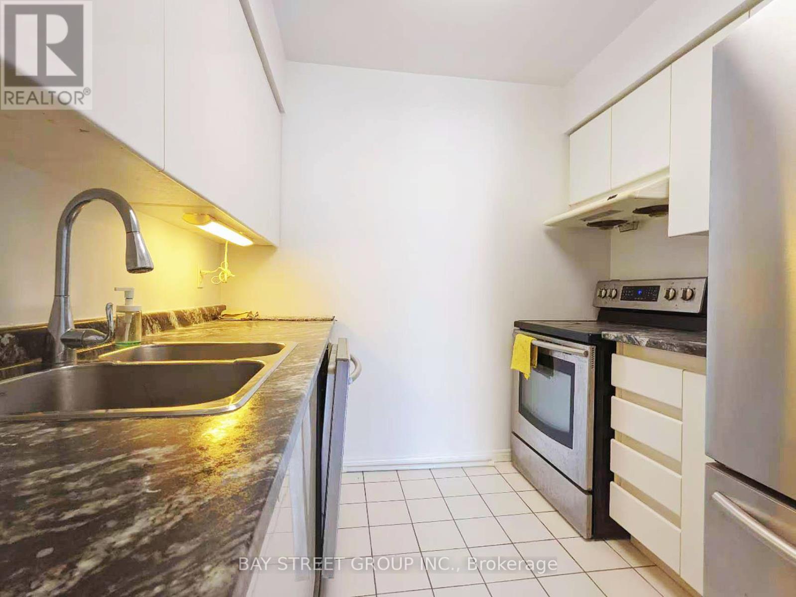 Photo 3 of 1408 35 Empress Avenue, Toronto ON