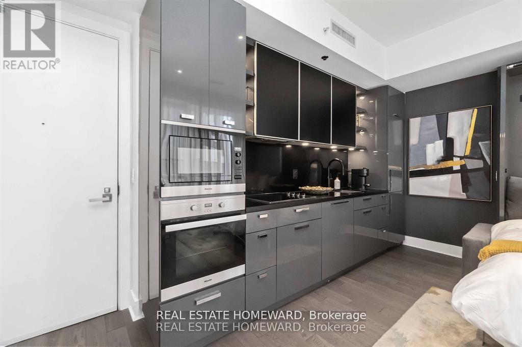 Photo 14 of 1401 32 Davenport Road, Toronto ON