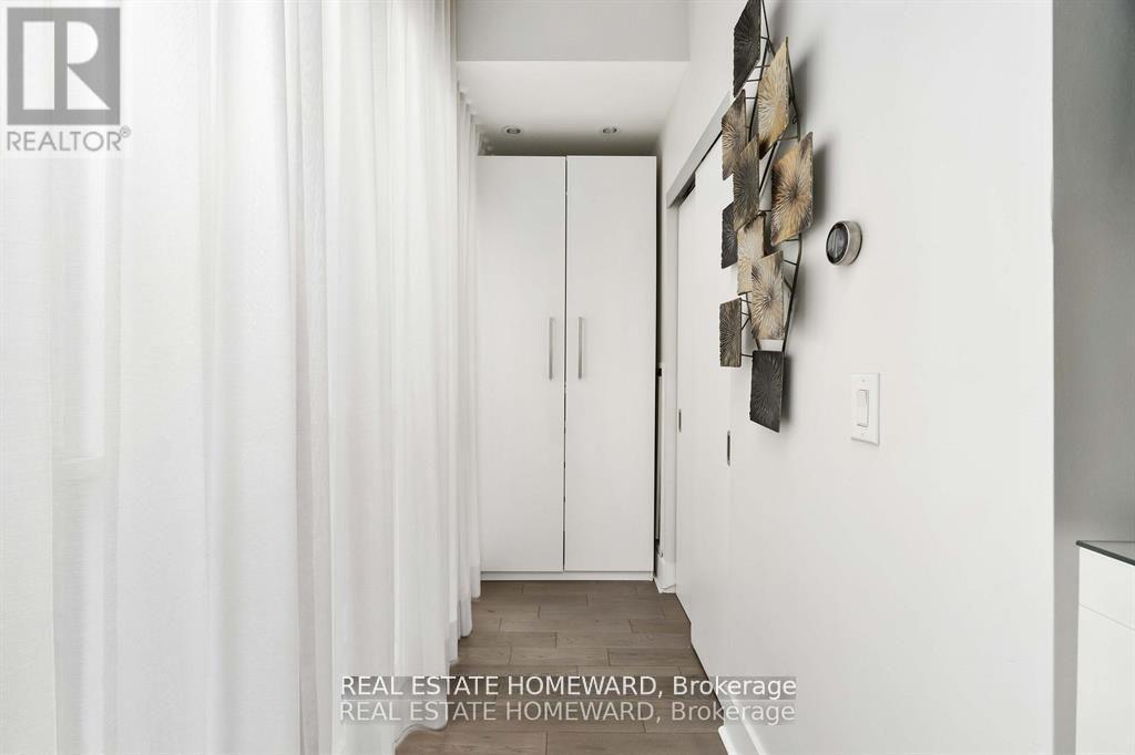 Photo 16 of 1401 32 Davenport Road, Toronto ON