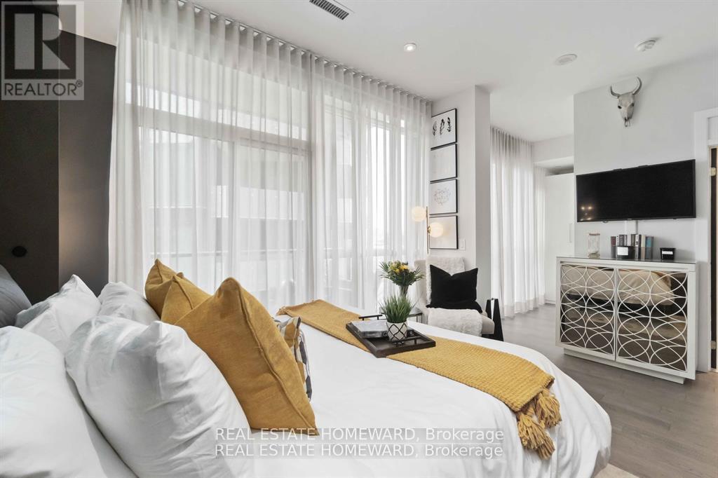 Photo 2 of 1401 32 Davenport Road, Toronto ON
