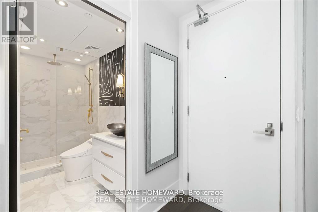Photo 3 of 1401 32 Davenport Road, Toronto ON