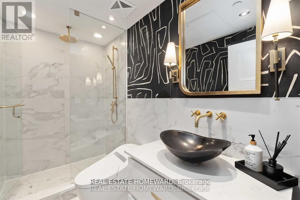 Photo 4 of 1401 32 Davenport Road, Toronto ON